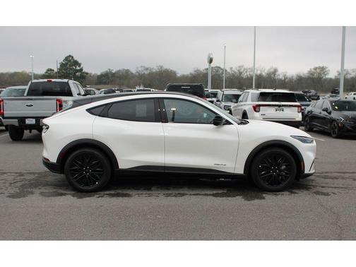 Star White Metallic Tri-Coat 2026 Ford Mustang Mach-E Select