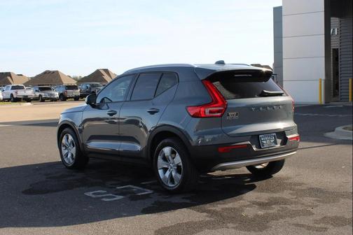 2020 Volvo XC40 T5 Momentum