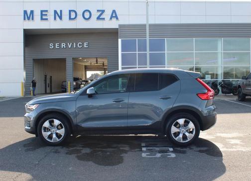 2020 Volvo XC40 T5 Momentum