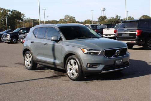 2020 Volvo XC40 T5 Momentum