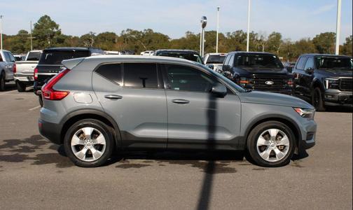 2020 Volvo XC40 T5 Momentum