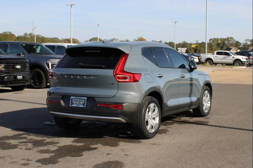 2020 Volvo XC40 T5 Momentum