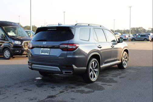 2025 Honda Pilot Touring 8-Passenger