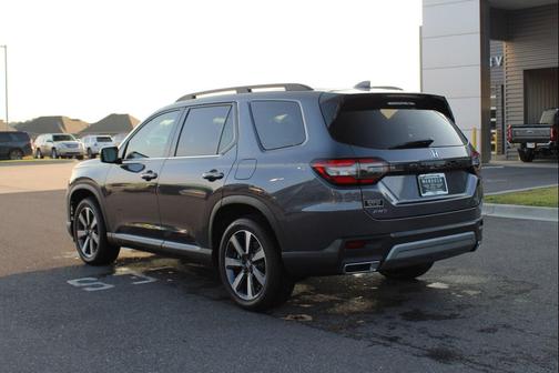 2025 Honda Pilot Touring 8-Passenger