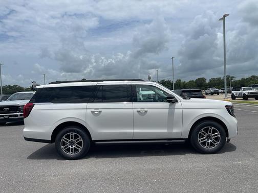 Star White Met Tri-Coat 2026 Ford Expedition Max Active 4x2