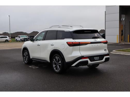 Majestic White 2025 INFINITI QX60 Luxe