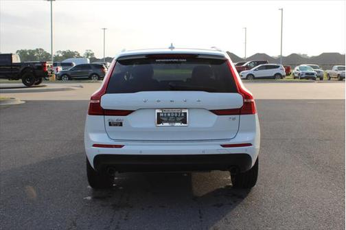 2021 Volvo XC60 T5 Momentum