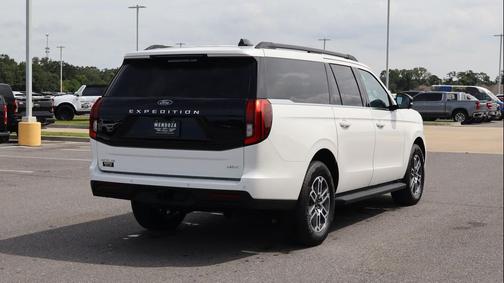 Star White Metallic Tri-Coat 2026 Ford Expedition Max Active 4x2