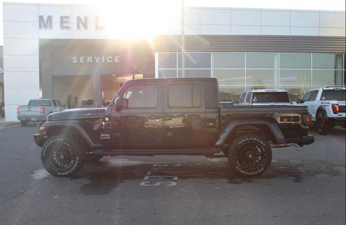 2022 Jeep Gladiator Overland