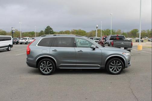 2018 Volvo XC90 T6 Momentum