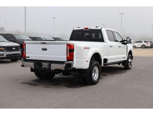 Oxford White 2024 Ford F-350 Lariat