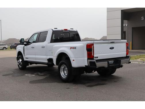 Oxford White 2024 Ford F-350 Lariat
