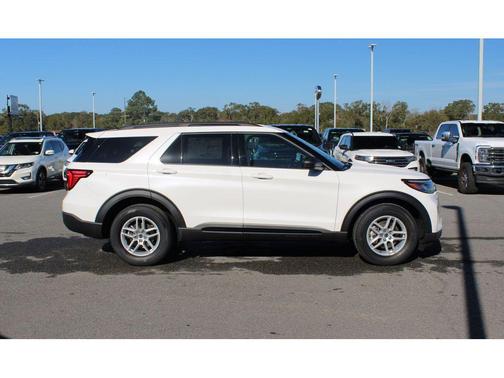 Star White Metallic Tri-Coat 2026 Ford Explorer Active