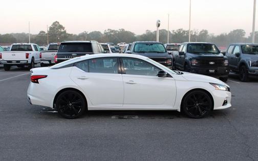 2022 Nissan Altima SR FWD