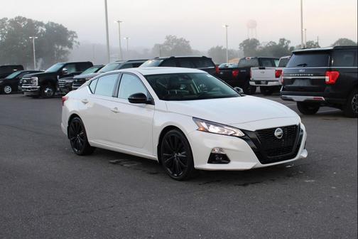 2022 Nissan Altima SR FWD