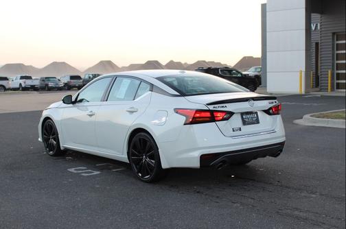 2022 Nissan Altima SR FWD