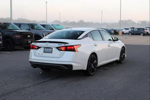 2022 Nissan Altima SR FWD