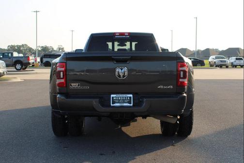 2024 RAM 3500 Laramie Crew Cab 4x4 8' Box