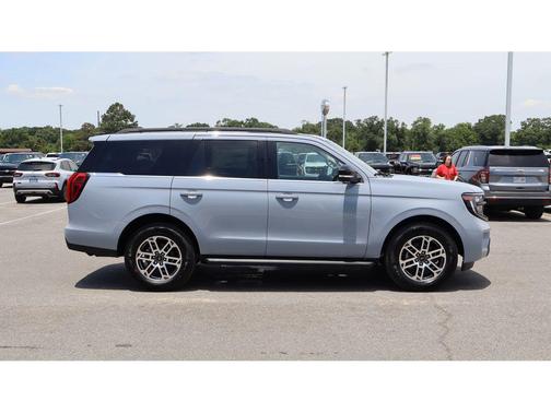 Glacier Gray Metallic Tri-Coat 2026 Ford Expedition Active