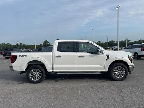 Star White Metallic Tri-Coat 2026 Ford F-150 Lariat