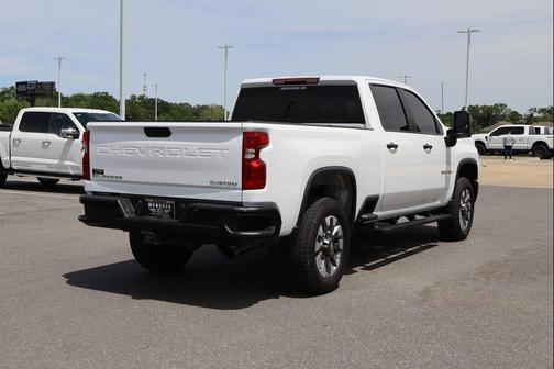 Summit White 2025 Chevrolet Silverado 2500 Custom