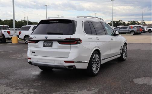 White 2024 BMW X7 xDrive40i