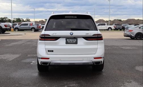 White 2024 BMW X7 xDrive40i