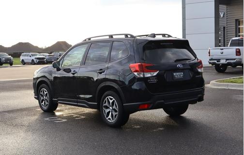 Crystal Black Silica 2023 Subaru Forester Premium