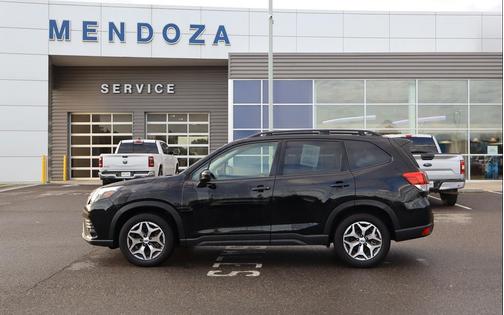 Crystal Black Silica 2023 Subaru Forester Premium