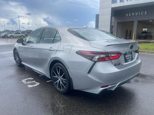 Celestial Silver Metallic 2022 Toyota Camry SE