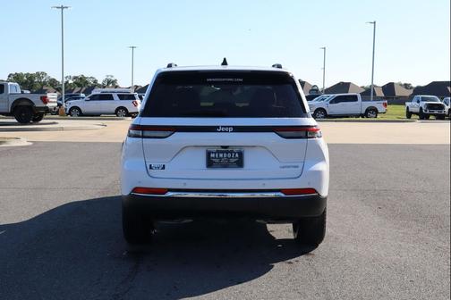 Bright White Clearcoat 2025 Jeep Grand Cherokee Limited