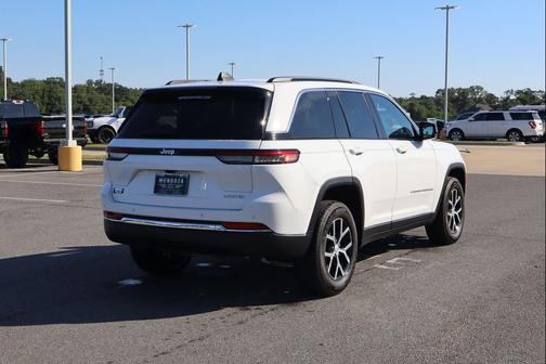 Bright White Clearcoat 2025 Jeep Grand Cherokee Limited