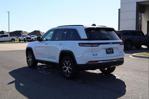 Bright White Clearcoat 2025 Jeep Grand Cherokee Limited