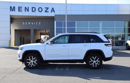 Bright White Clearcoat 2025 Jeep Grand Cherokee Limited