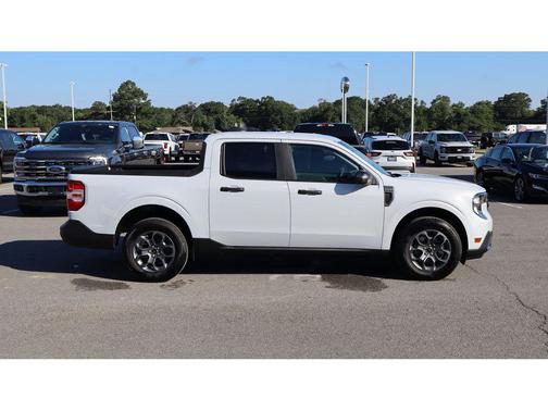 Space White Metallic 2025 Ford Maverick XLT