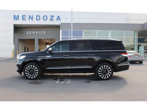 Infinite Black Metallic Clearcoat 2024 Lincoln Navigator Black Label
