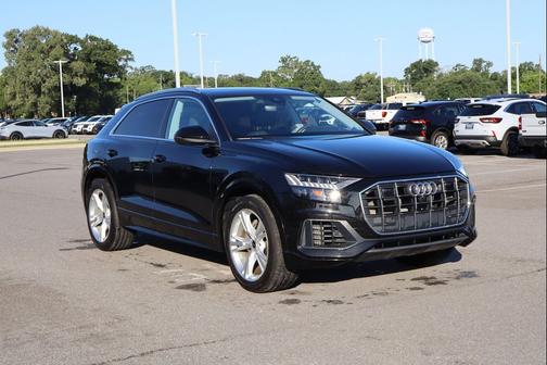 Mythos Black Metallic 2023 Audi Q8 55 Premium