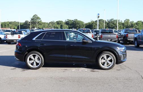 Mythos Black Metallic 2023 Audi Q8 55 Premium