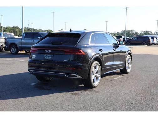 Mythos Black Metallic 2023 Audi Q8 55 Prestige