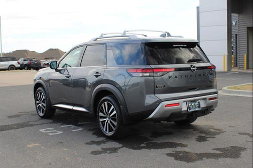2025 Nissan Pathfinder Platinum FWD