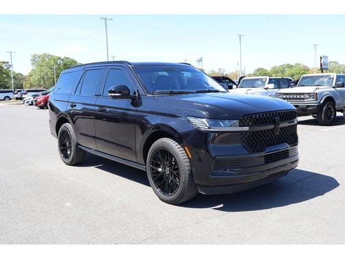 Infinite Black Metallic Clearcoat 2025 Lincoln Navigator Reserve