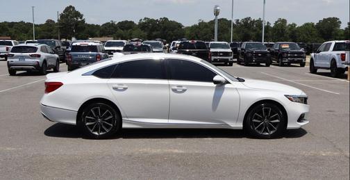 Platinum White Pearl 2021 Honda Accord EX-L 1.5T