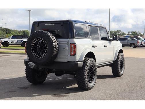 Avalanche Gray 2026 Ford Bronco Outer Banks