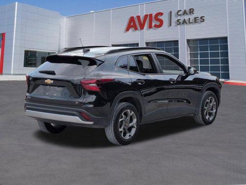 Mosaic Black Metallic 2025 Chevrolet Trax LT