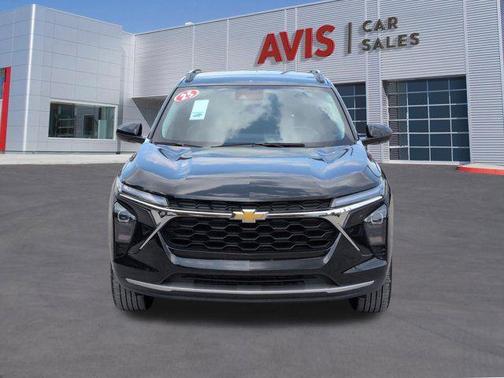 Mosaic Black Metallic 2025 Chevrolet Trax LT