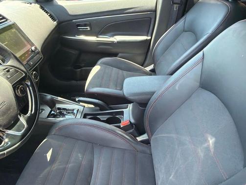 Labrador Black Pearl 2025 Mitsubishi Outlander Sport SE