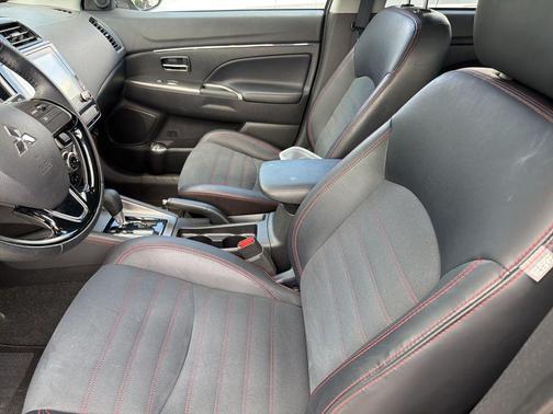 Mercury Gray Metallic 2025 Mitsubishi Outlander Sport SE