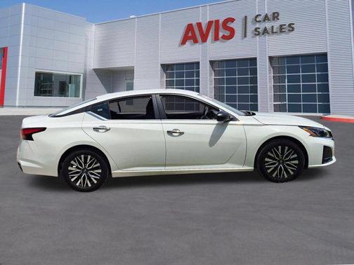 Glacier White 2025 Nissan Altima 2.5 SV