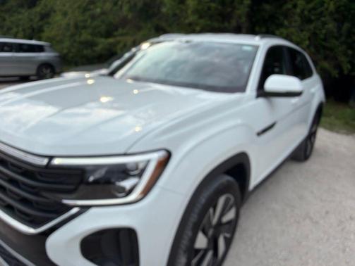Pure White 2025 Volkswagen Atlas Cross Sport 2.0T SE w/Technology
