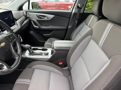 Summit White 2025 Chevrolet Blazer 2LT